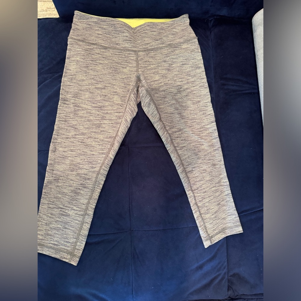lululemon size 8 heather grey women’s capri leggings